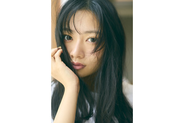 乃木坂46・小津玲奈、6期生グラビア企画「Nogizaka Colors」第5弾に登場！ 画像