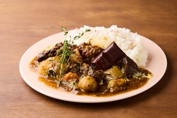 GOOD NATURE MARKET、カカオ活用カレーと植物性とんこつ風らーめん発売 画像
