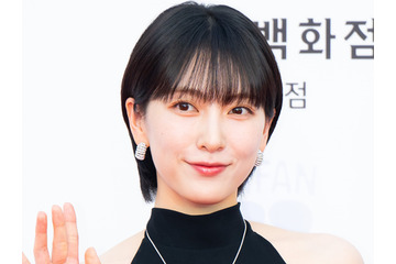 はみ出そうなボリューム感…KARA・知英、胸元“パツっと”ドレスで見事なメリハリボディ披露 画像