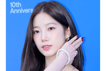 そんなところ開いてていいの？LE SSERAFIM・カズハ、大胆カットアウト衣装に視線釘付け！「やばい」【PHOTO】 画像