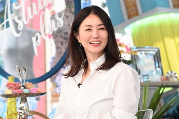 井川遥、高校時代の“伝説エピソード“に「もうやめて～」と赤面！ 23年来の親友・板谷由夏が知られざる魅力を語る 画像