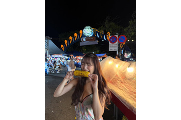 白間美瑠、写真集ロケ地のオフショットを大量公開「ベトナムの夜は、カラフルでキラキラしていて素敵」 画像