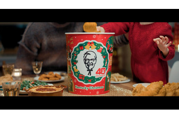 KFC、クリスマスの人気商品「パーティバーレル」発売から今年で40年！1985年からの歴史を新CMで表現 画像
