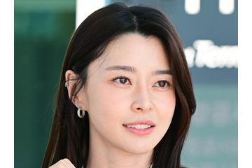 「理想のお姉さん！」『梨泰院クラス』での超絶美貌が日本でも話題に、34歳女優の肌見せニット姿【PHOTO】 画像