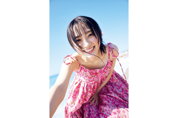 乃木坂46・川﨑桜、フランス舞台の1stソロ写真集が発売決定！キャミワンピ姿の先行カット公開 画像