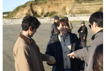 綾瀬はるか「良一（妻夫木聡）としゃべっていると自然と涙が出ちゃう」『人はなぜラブレターを書くのか』感涙シーン＆メイキングカット公開 画像