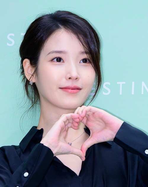 IU