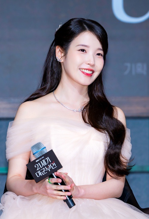 IU