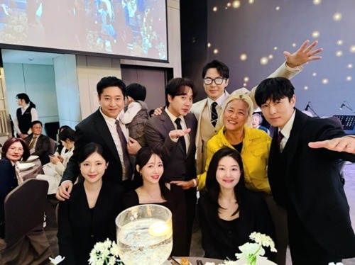 イ・ミヌの結婚式に駆け付けたエリック