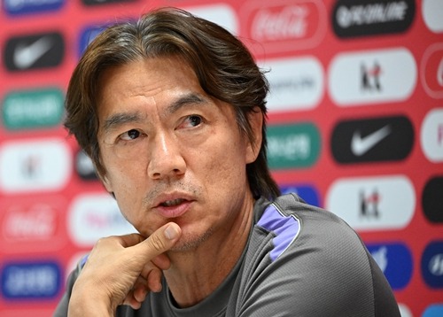ホン・ミョンボ監督