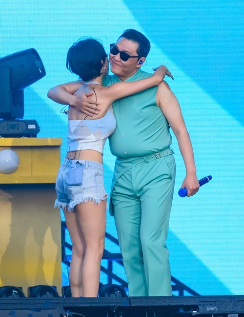 ファサ、PSY