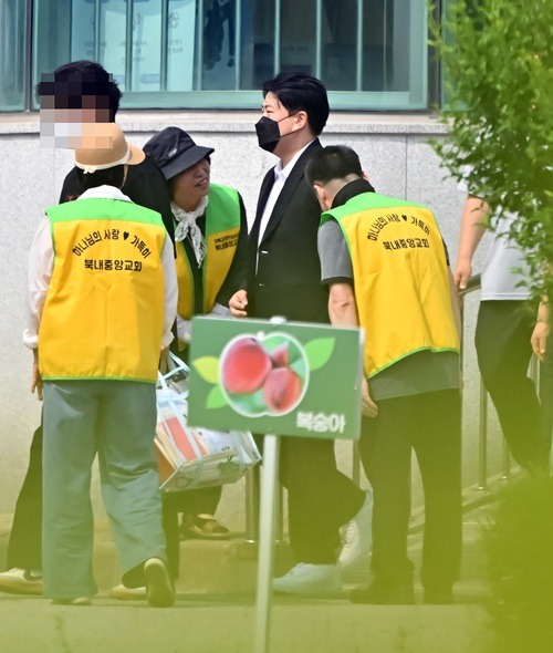 仮釈放されたキム・ホジュン