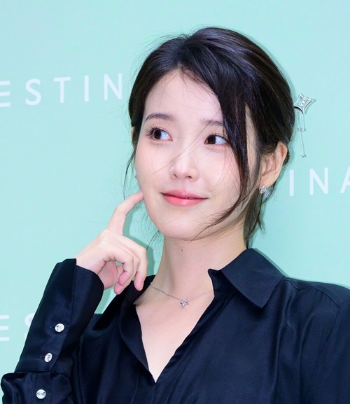 IU