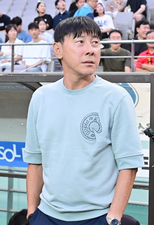 シン・テヨン監督