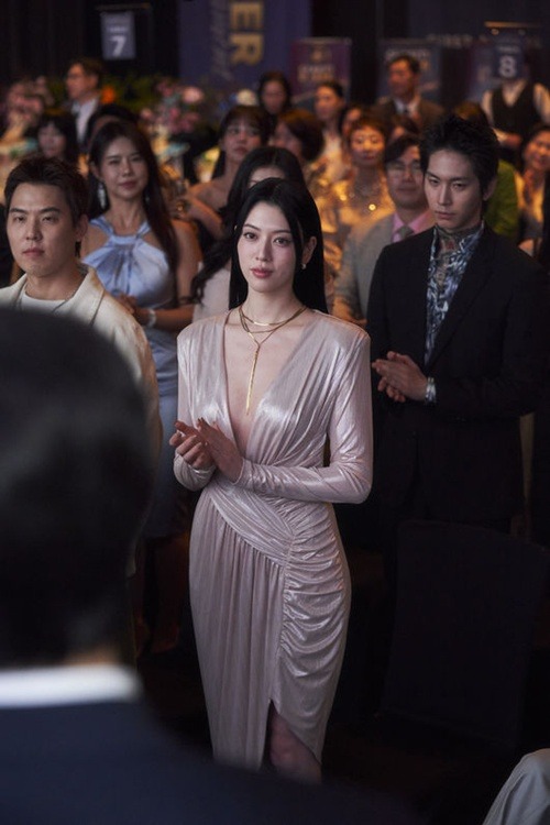 三吉彩花