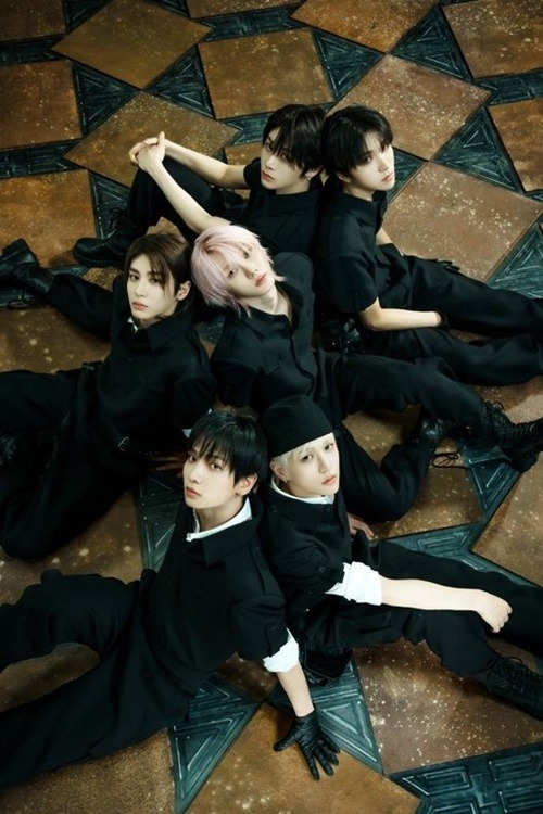 BOYNEXTDOOR