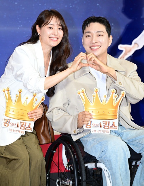 妻ソン・ジウン(左)とパク・ウィ