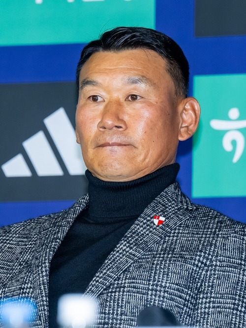チョ・ソンファン監督