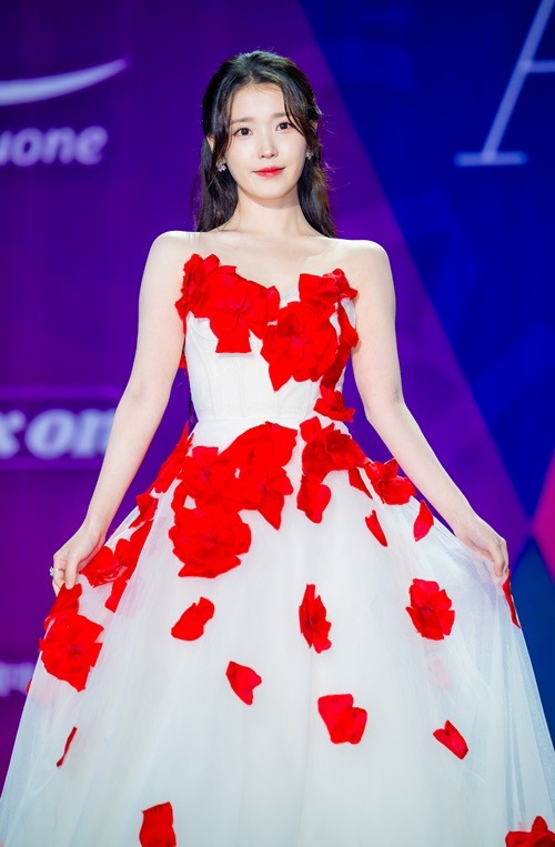 IU