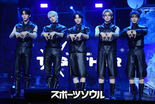 TOMORROW X TOGETHER 