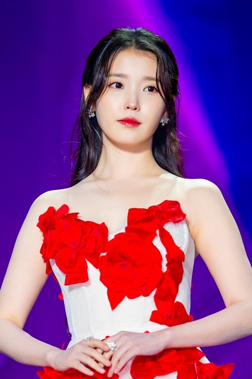 IU