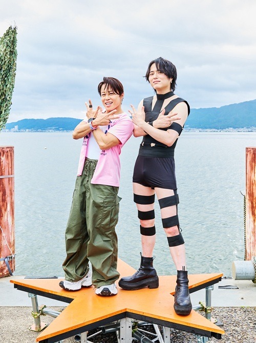 西川貴教(左)と竹中雄大