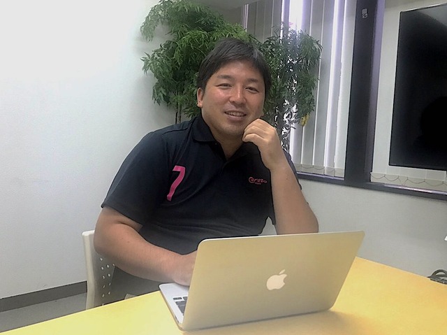 akippa 代表取締役社長の金谷元気氏。プロのサッカー選手を目指していた異色の経歴を持つ