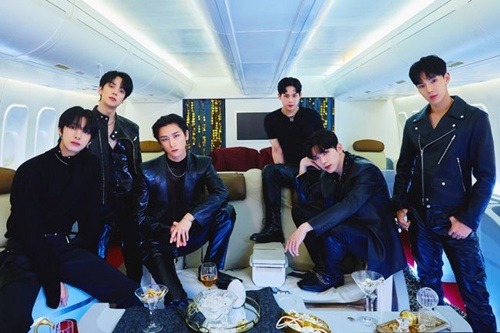 MONSTA X