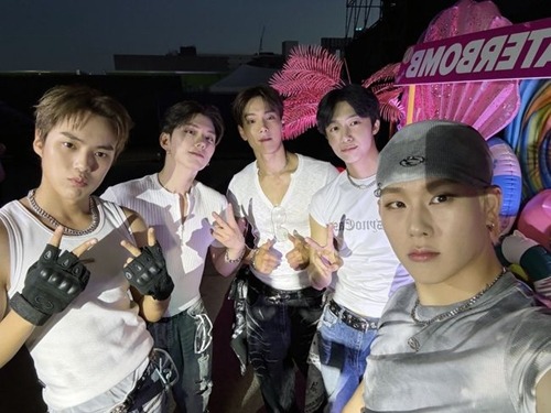 MONSTA X