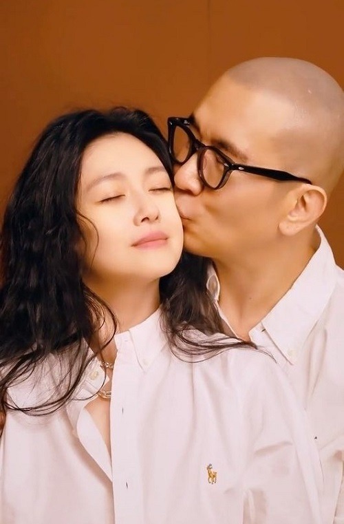 バービィー・スーさん(左)とク・ジュンヨプ