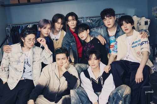 SUPER JUNIOR