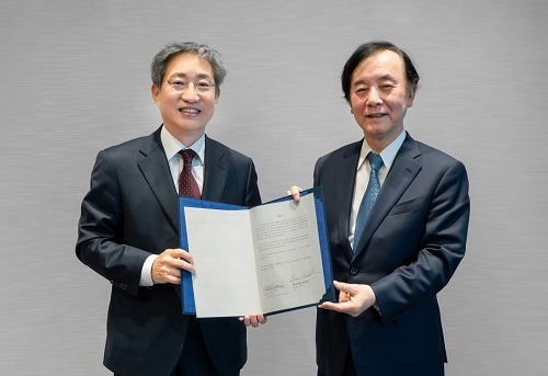 パン・ムンシン社長（左）と杉山美邦会長