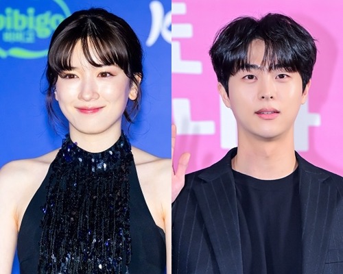 永野芽郁（左）とキム・ムジュン