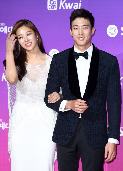 チャン・シニョン（左）とカン・ギョンジュン