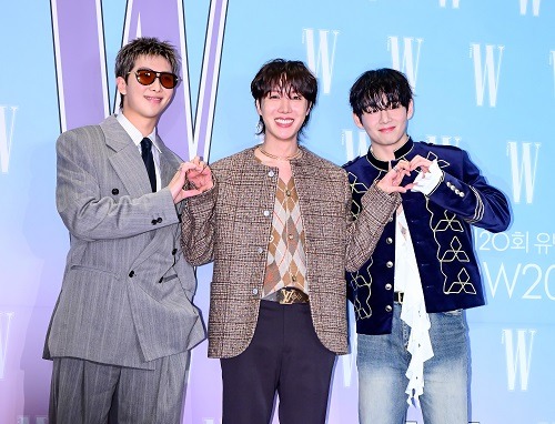 左からRM、J-HOPE、V