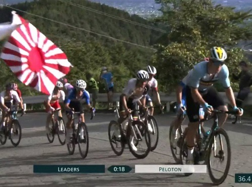 自転車競技で掲げられた旭日旗