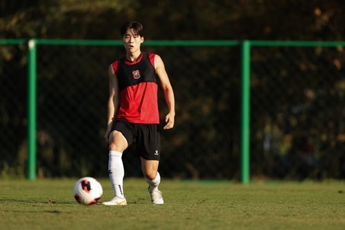 イ・イェチャン