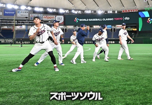 東京ドームで調整する韓国代表