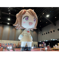 「バンドリ！10周年特別エリア」に高さ約5mの巨大香澄バルーンが登場！バンドリ！プロジェクト11周年を記念し、公式ポータルサイトのリニューアルやハッシュタグキャンペーンも開催中！