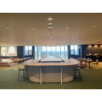 丸天産業、就活早期化時代の実践教育に参画、学部横断の中京大生22名が企業3社と協働してデザインした学生ラウンジがリニューアルオープン