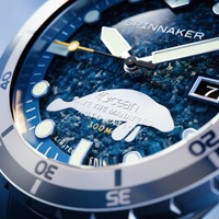 海洋プラスチックを文字盤に。「SPINNAKER（スピニカー）」と国際環境団体「4ocean（フォーオーシャン）」のコラボ時計を、ついに日本で発売。海外で売切れ続出の希少品が上陸。各色世界限定375本