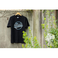 ニューヨーク出身のロックバンド「The Strokes」と「Saturdays NYC」のオフィシャル Tシャツとキャップが 8月14日 (金) に発売